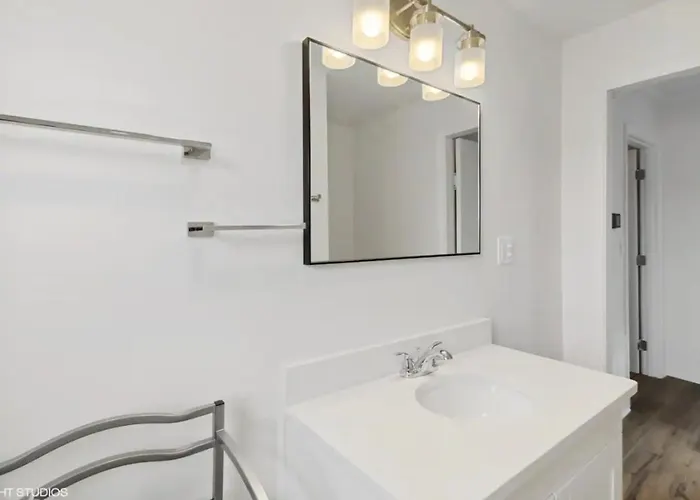 Charming And Modern 2br In The Heart Of * Ottawa