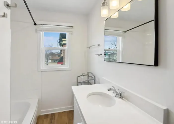 Charming And Modern 2br In The Heart Of Apartment Ottawa