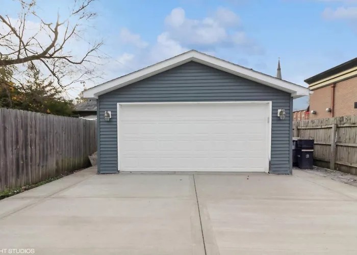 Charming And Modern 2br In The Heart Of Apartment