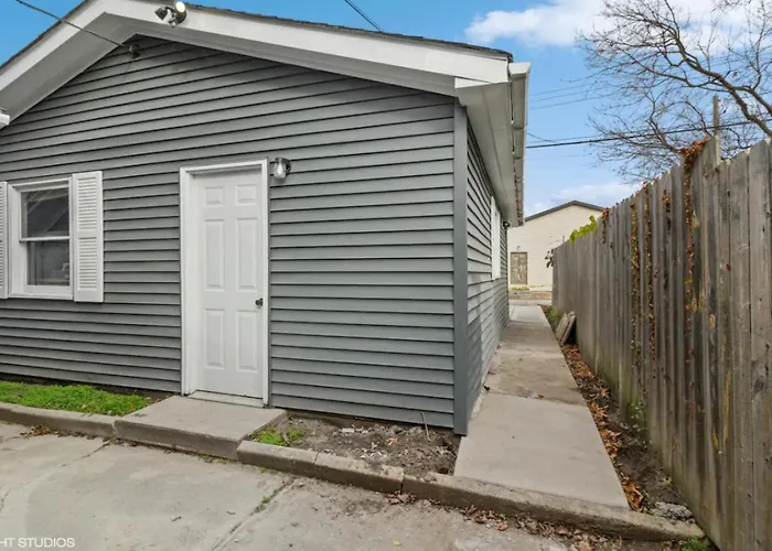 Charming And Modern 2br In The Heart Of Ottawa